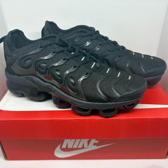 Men's Triple Black Nike Air Vapormax Plus - Picture 2 of 7
